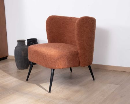 Poltrona Frog in tessuto terracotta e gambe in metallo "Ripple"