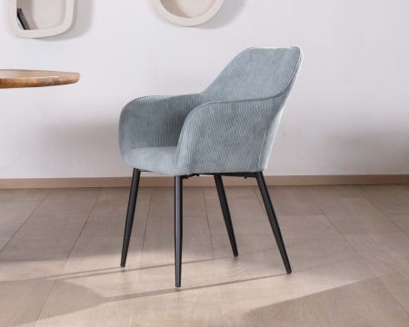Sedia da pranzo contemporanea "Scotty" in velluto a coste blu chiaro con gambe in metallo nero