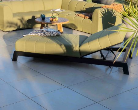 Sdraio "Terrasse" ultraconfortevole in tessuto verde con struttura nera