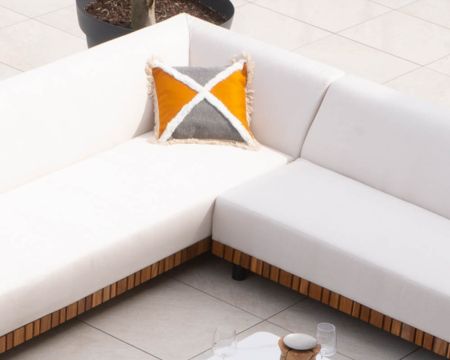 Cuscino quadrato "etnico" in cotone bicolore con frange 45x45cm
