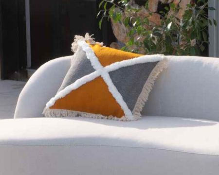 Cuscino quadrato "etnico" in cotone bicolore con frange 45x45cm