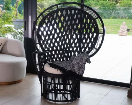 Originale poltrona in rattan intrecciato nero "Taïpa Beach" in stile Pomare