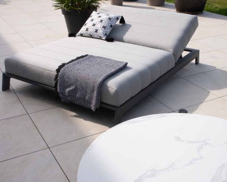 Moderno e confortevole lettino matrimoniale grigio chiaro "Terrasse" struttura antracite