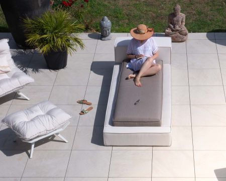 Lettino da sole "Saint Tropez" in stile futon, nei colori tortora e beige