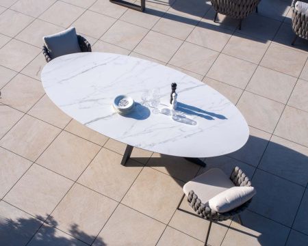 Tavolo ellittico in ceramica bianco "Chinon" da 260 cm con gambe in alluminio 3D