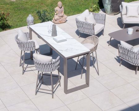 Sedia da bar ultra chic con schienale in tessuto grigio e gambe in alluminio "Chinon", seduta da 74 cm