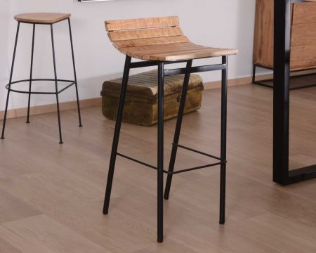 Sgabello da bar di design in legno massiccio e metallo "Caractère