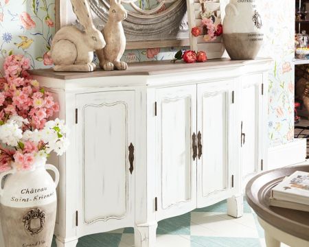 Credenza a 4 ante "Héritage" di colore bianco sporco con piano in legno invecchiato