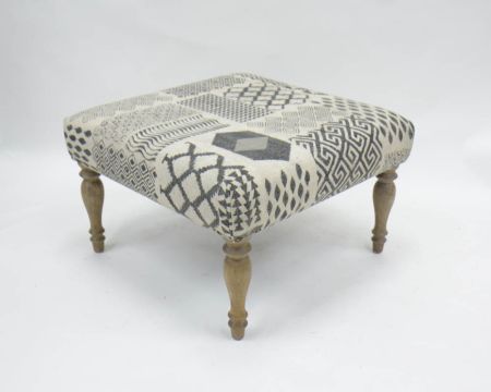 Poggiapiedi patchwork grigio "Sofia" e gambe in legno naturale