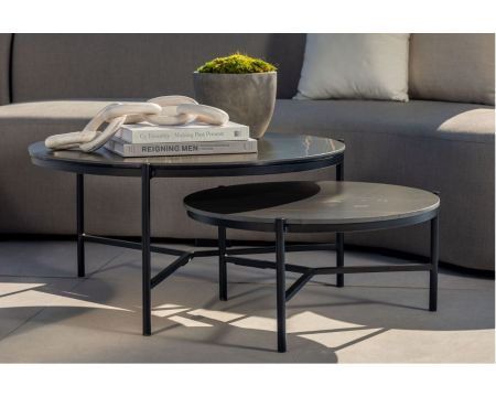 Tavolino rotondo "Lazy Beach" in alluminio con piano in ceramica nera, diametro 62 cm