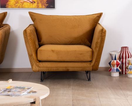 Poltrona ultraconfortevole "Hasting" in tessuto ocra vintage e metallo