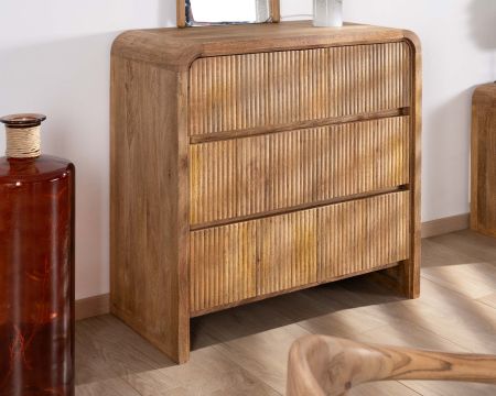 Cassettone "Céresto" dal design retrò con frontali scanalati 3 ampi cassetti