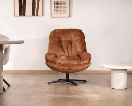 Poltrona girevole a 360° "Panama" in tessuto bouclé terracotta, seduta morbida e design avvolgente