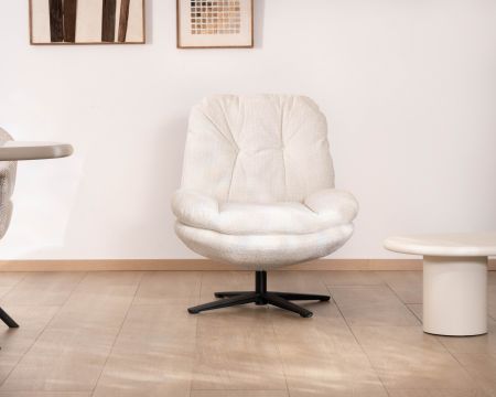 Poltrona lounge girevole "Panama" in tessuto boucle scandinavo ecru