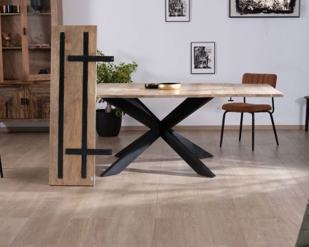 Tavolo da pranzo quadrato allungabile "Haden" in mango e metallo in stile industriale 140x140-220cm