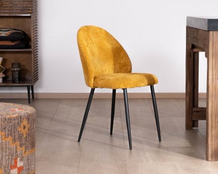 Set di 4 sedie da pranzo in velluto senape con gambe "Bellot" in metallo nero in stile vintage