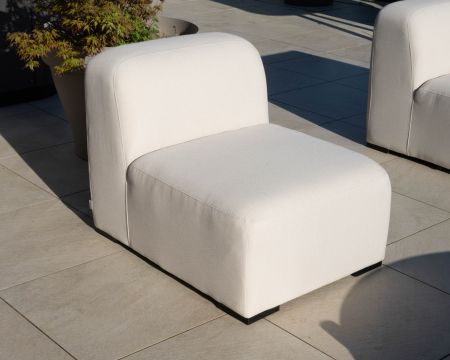 Elemento di seduta per divano modulare da esterno "Miroly Bay" dal design organico in tessuto bianco