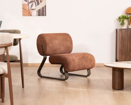 Poltrona "Luno" dal design retrò in tessuto bouclette e struttura in metallo color bronzo