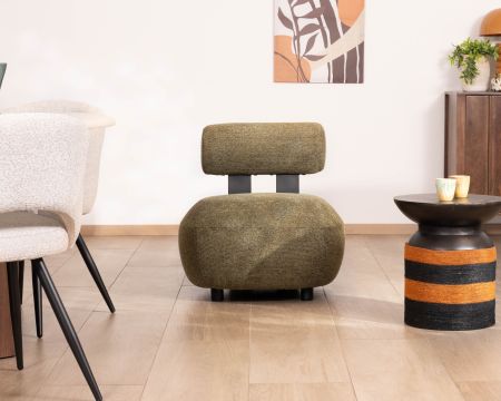 Poltrona bassa dal design moderno e organico "Luno" in tessuto bouclette kaki