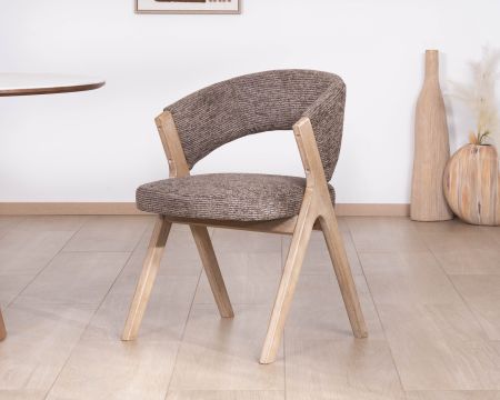 Set di 2 sedie contemporanee "KYARA" in tessuto marrone cacao, dalla silhouette accogliente e dalla seduta confortevole