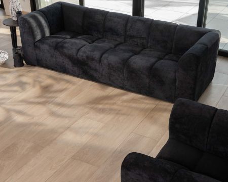Divano a 3 posti in velluto setoso color antracite con cuciture "Enjoy Home"
