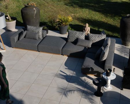 Divano modulare da esterno "Armando" in teak e tessuto grigio screziato, angolare con pouf