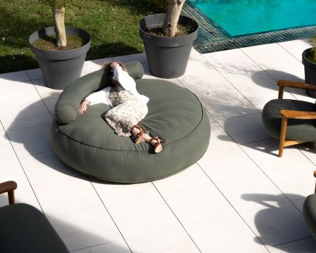 Lettino XXL ultra morbido "Saint Tropez" in tessuto speciale per esterni verde cachi