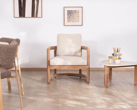 Poltrona lounge in teak massiccio “Alizé” con cuscini in bouclé écru – per interni ed esterni