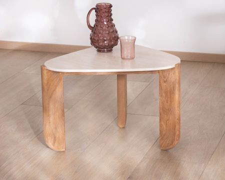 Tavolino dalla forma organica in teak massiccio con piano in ceramica effetto travertino "Osten"