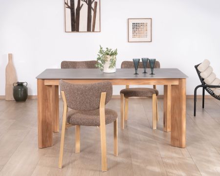 Tavolo da pranzo da 160 cm con piano in ceramica grigia effetto cemento "Merik" in teak massiccio