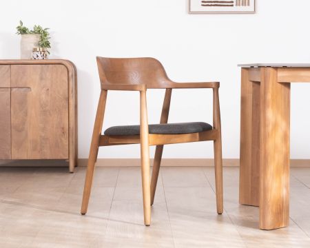 Sedia da pranzo dal design essenziale con braccioli e seduta in tessuto antracite "Vogue"
