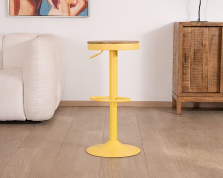 Set di 2 sgabelli regolabili in altezza "Juo" con seduta in legno e gamba in metallo giallo