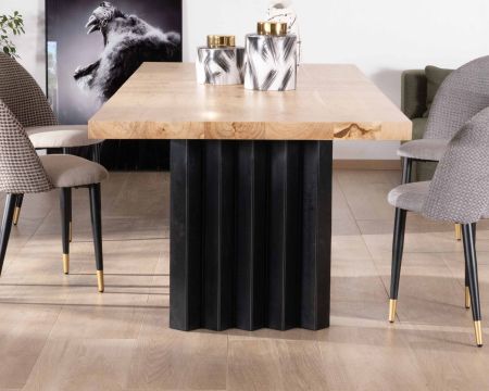 Tavolo da pranzo "Audacio" grande da 260 cm in acacia con gambe in metallo plissettato nero