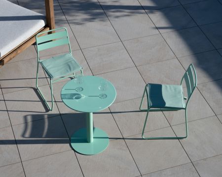 Set bistrot "Juicy" in metallo turchese dallo spirito pop