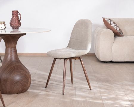 Set di 4 sedie girevoli in stile retrò-contemporaneo "Noma" in tessuto greige melange, con gambe in finitura noce