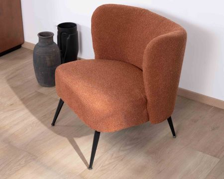 Poltrona Frog in tessuto terracotta e gambe in metallo "Ripple"