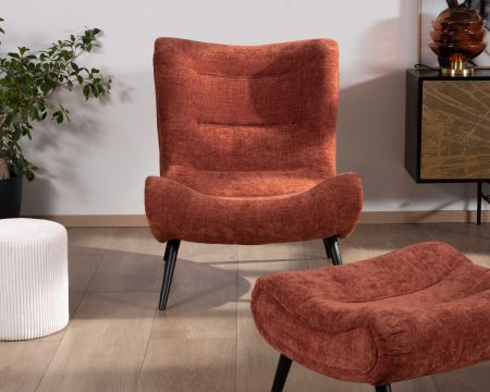 Poltrona con poggiapiedi in tessuto di velluto color terracotta "Caspe