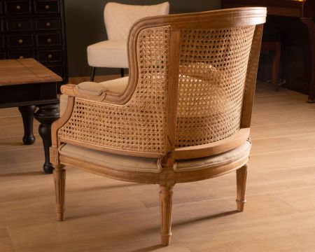Poltrona vintage chic "Legacy" in canna e legno intagliato