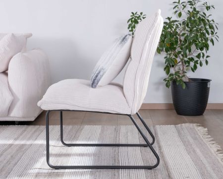 Set di 2 poltrone "Calvin" in velluto a coste bianche senza braccioli, gambe in metallo