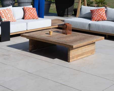 Tavolino grande da esterno in teak di design japandi "Eclipse" 140 cm