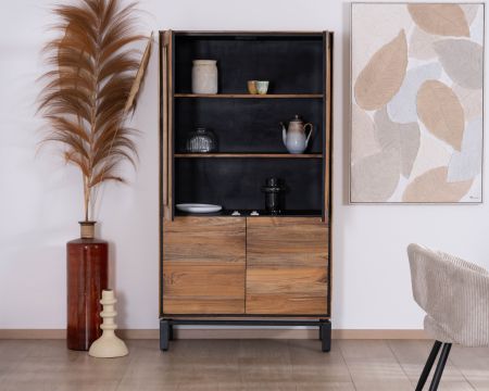 Piccolo comò in vetro "Olonie" in stile contemporaneo in teak naturale, acacia e metallo nero 