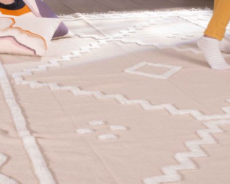 Grande tappeto rettangolare beige con motivi ricamati bianchi "Matis" 200 x 300 cm