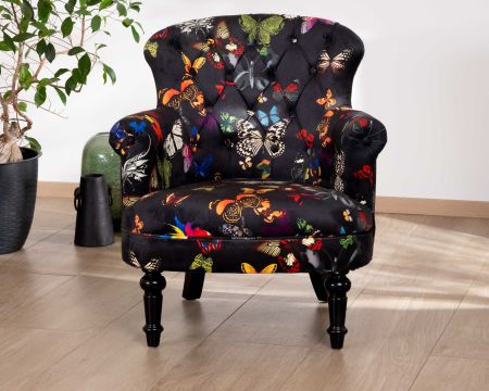 Poltroncina fantasia "Ysalie" con farfalle su sfondo nero