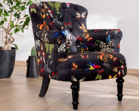 Poltroncina fantasia "Ysalie" con farfalle su sfondo nero