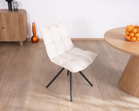 Set di 2 sedie girevoli trapuntate "Cassidy" in tessuto bianco sporco e gambe in metallo nero