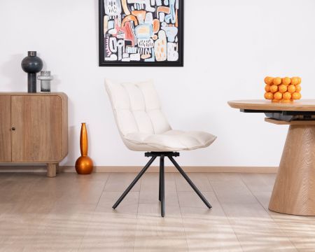 Set di 2 sedie girevoli trapuntate "Cassidy" in tessuto bianco sporco e gambe in metallo nero