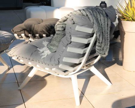 Poltrona relax "Lisca" in tessuto grigio chiaro con poggiapiedi