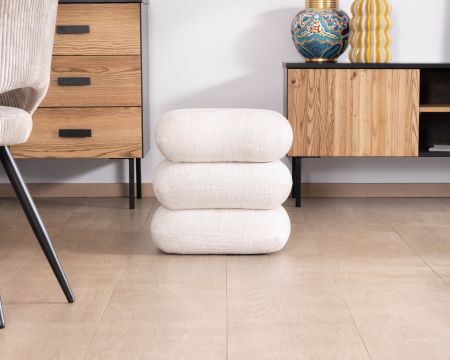 Pouf girevole in stile contemporaneo "Flow" in tessuto a trama ecrù con lucentezza setosa