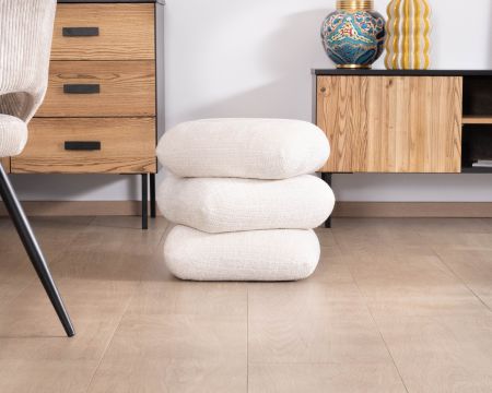 Pouf girevole in stile contemporaneo "Flow" in tessuto a trama ecrù con lucentezza setosa