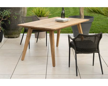Tavolo da pranzo per esterni "Tuléo" da 160x90 cm in puro design e teak recuperato
